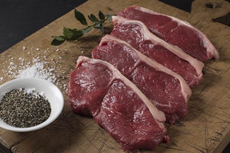 Se vores udvalg af fersk kød fra Kødsnedkeren – din slagter i Nordsjælland.